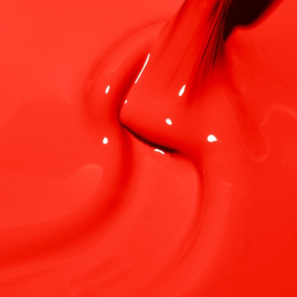 Flüssige, glänzende rote Farbe in Nahaufnahme