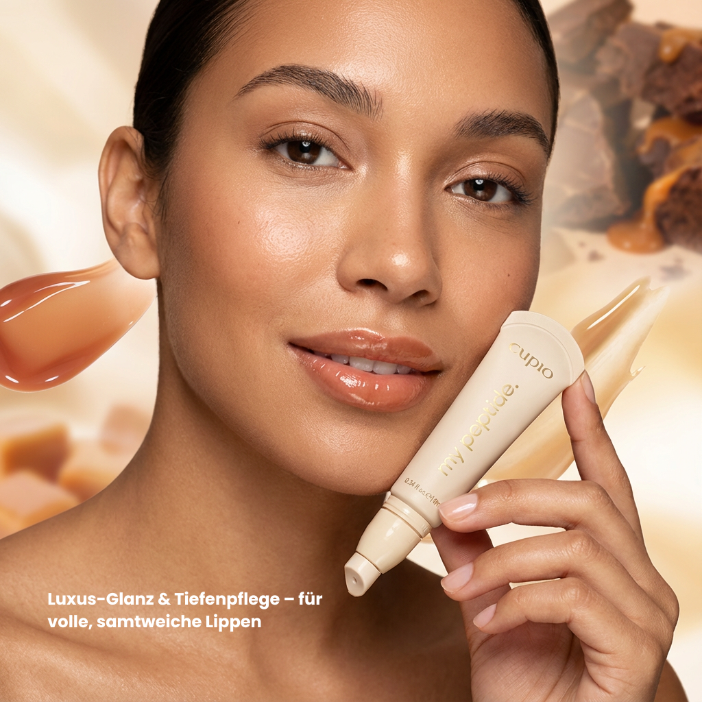 Frau hält My Peptide Lipgloss für volle und weiche Lippen