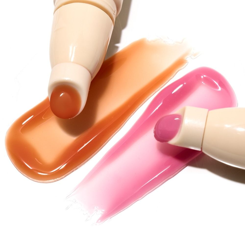 Flüssige Lippenstifte in Nude und Pink mit Swatches